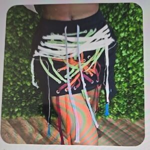 TWO TWIN STYLE Trendy Black Skirt with Lace-Up Design M